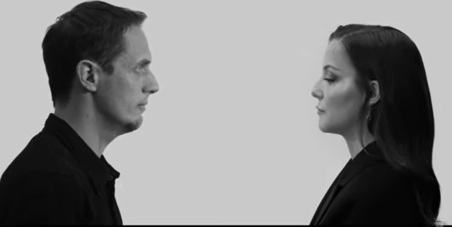 Grand Corps Malade en face à face avec Camille Lellouche pour le clip de Mais Je T’Aime
