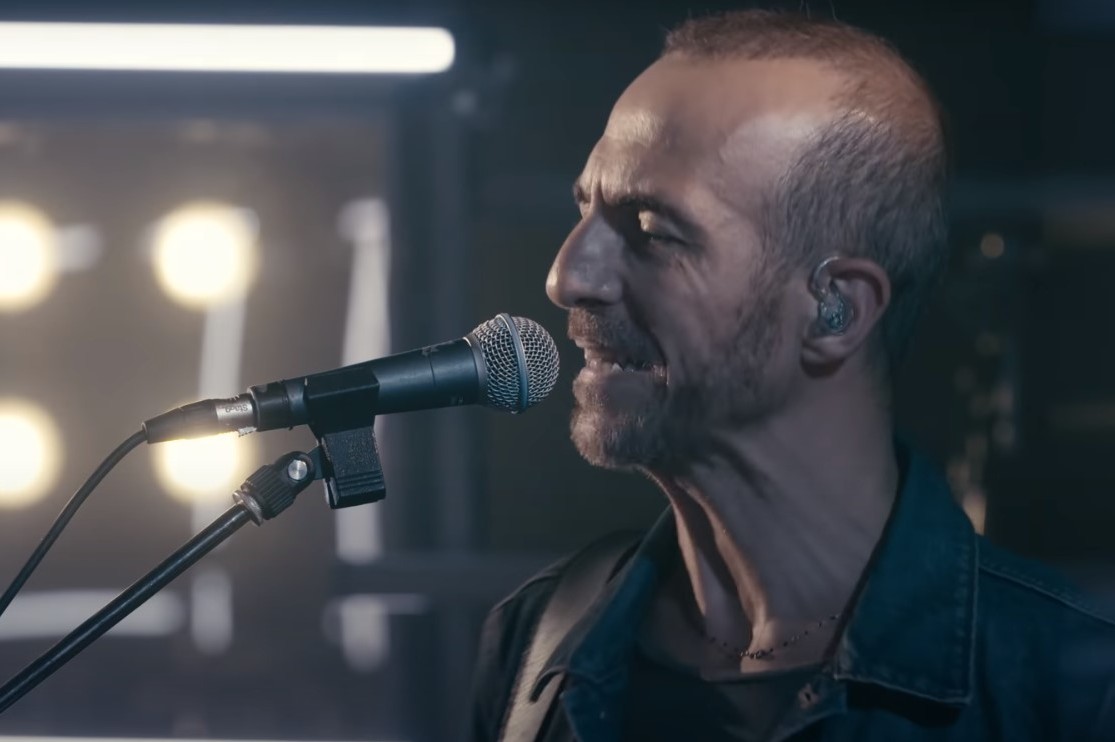 Calogero propage La Rumeur avec son nouveau clip