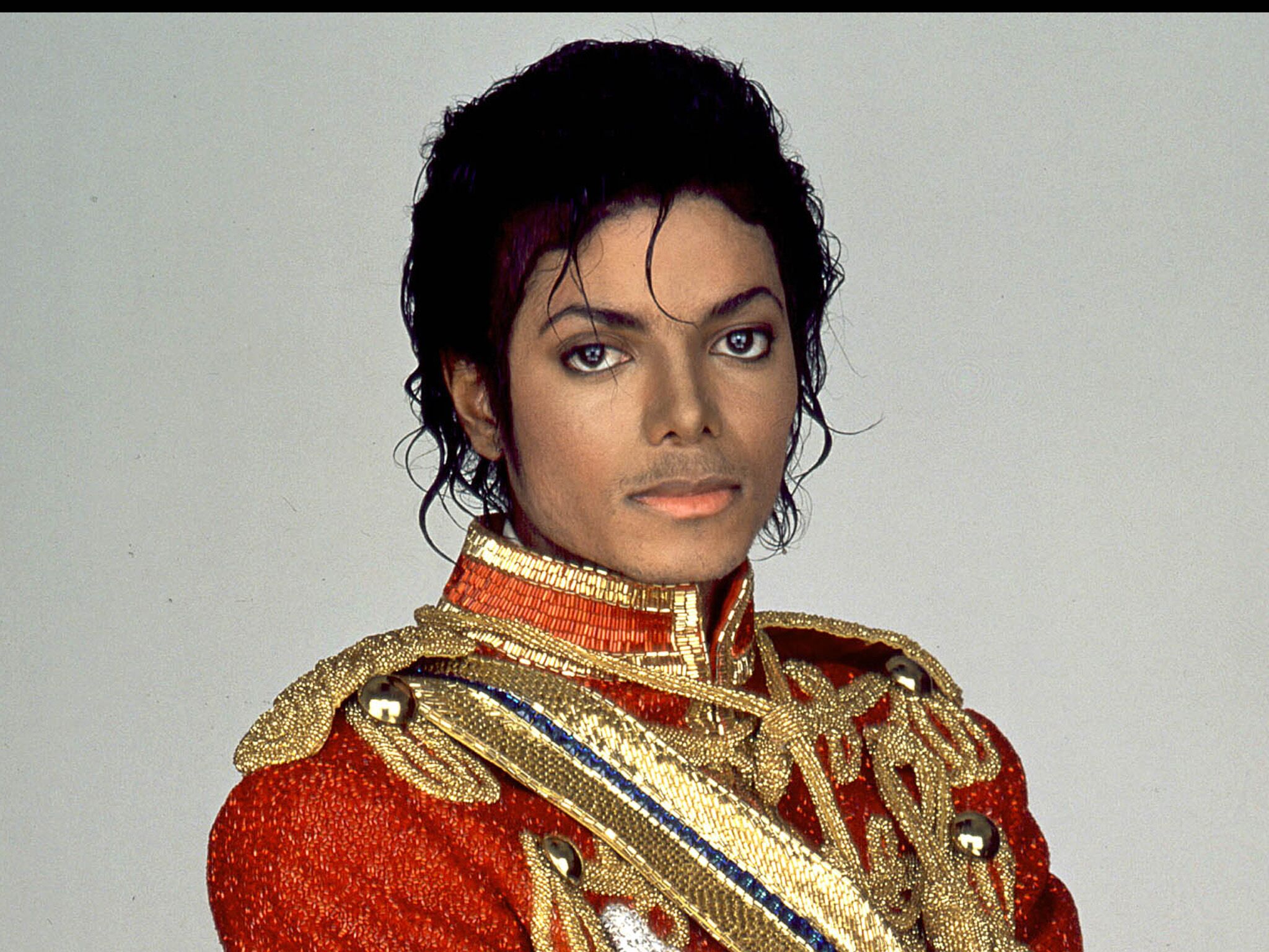 Affaire Michael Jackson : Une nouvelle plainte ravive les accusations et divise à nouveau l’opinion
