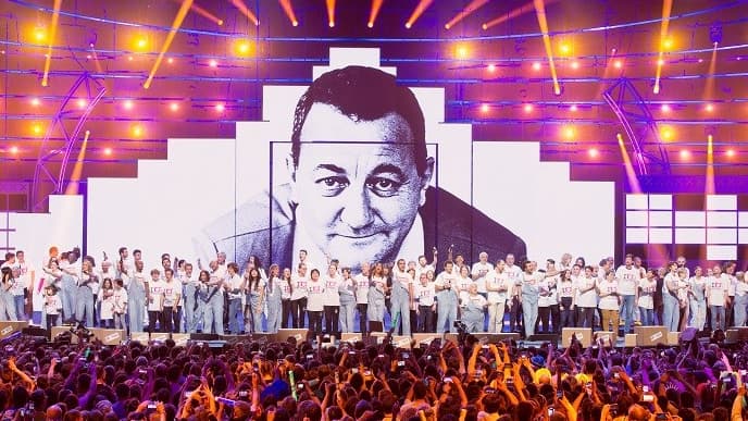 Les Enfoirés 2024 : Ycare, Patrick Bruel, et Matthieu Mendès à la Création de l&rsquo;Hymne !