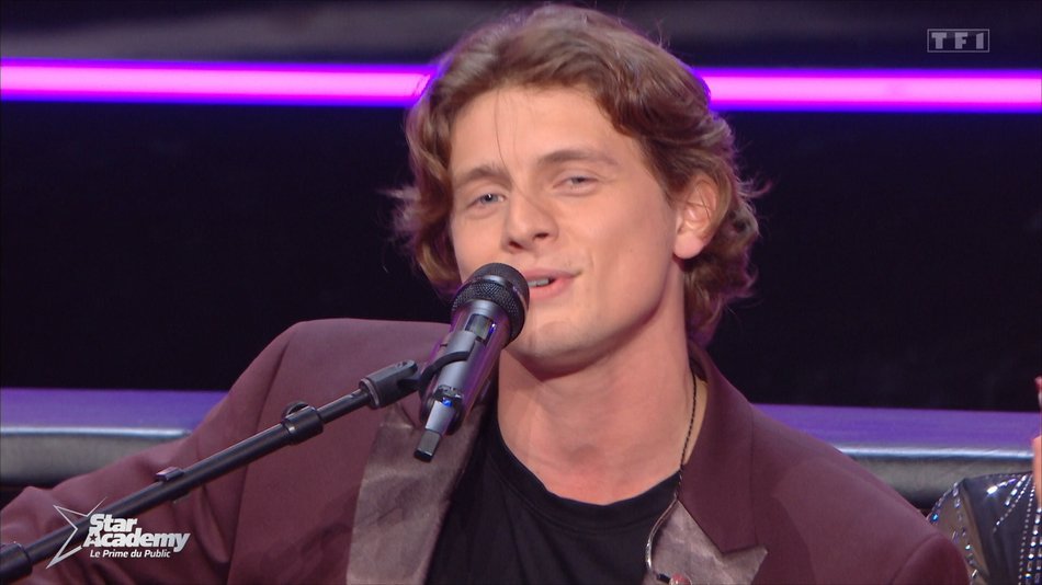Ulysse se révèle avec sa chanson « Fou » sur le plateau de la Star Academy