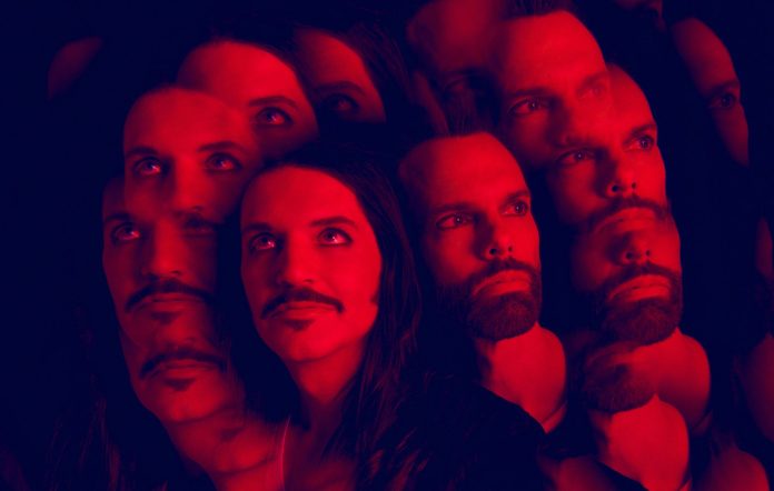 Placebo lève le voile sur « This Search For Meaning » : un coffret événement entre confidences, live et pépites inédites