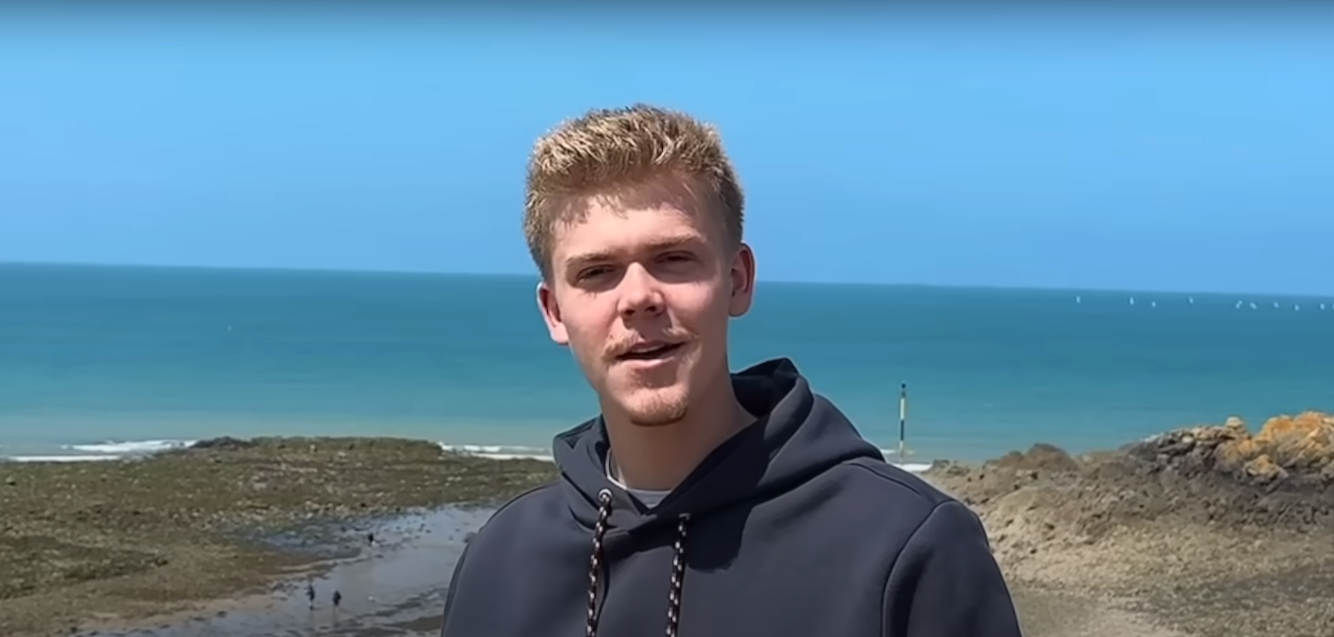 Charles Doré : Son nouveau clip participatif “Le Cœur des Gens” fait sensation