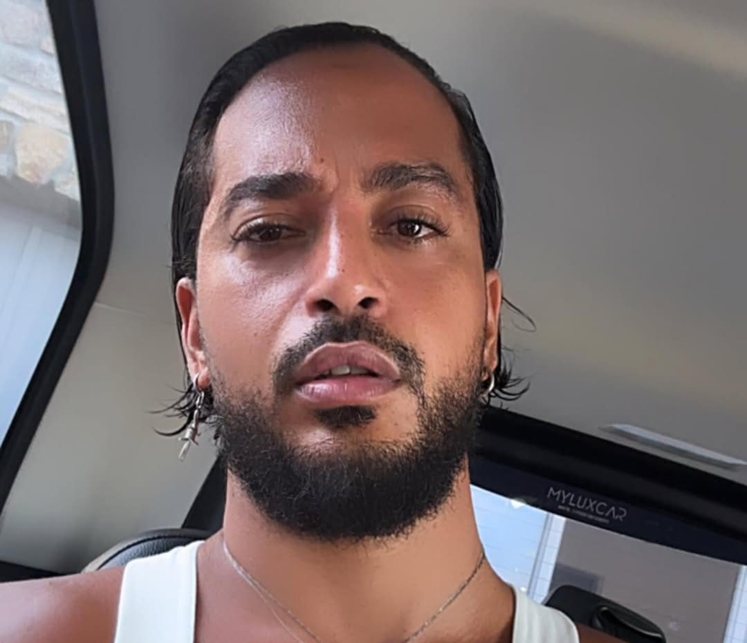 Slimane fête ses 10 ans de carrière avec une résidence intimiste à la Salle Pleyel