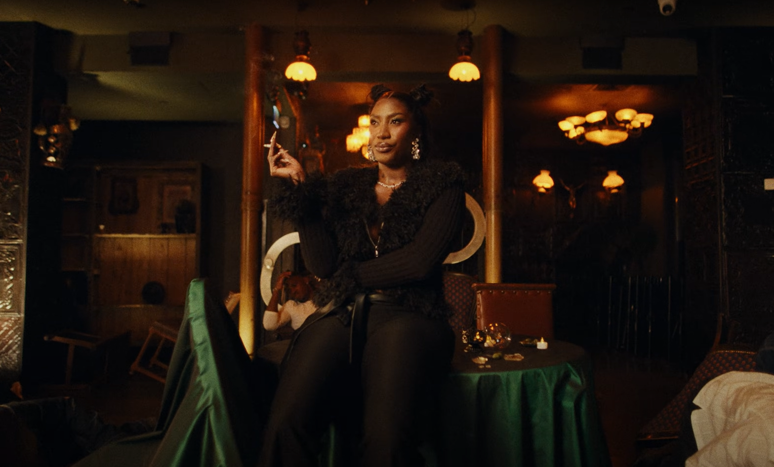 Aya Nakamura électrise la scène avec son nouveau single « Désarmer » et un clip de folie