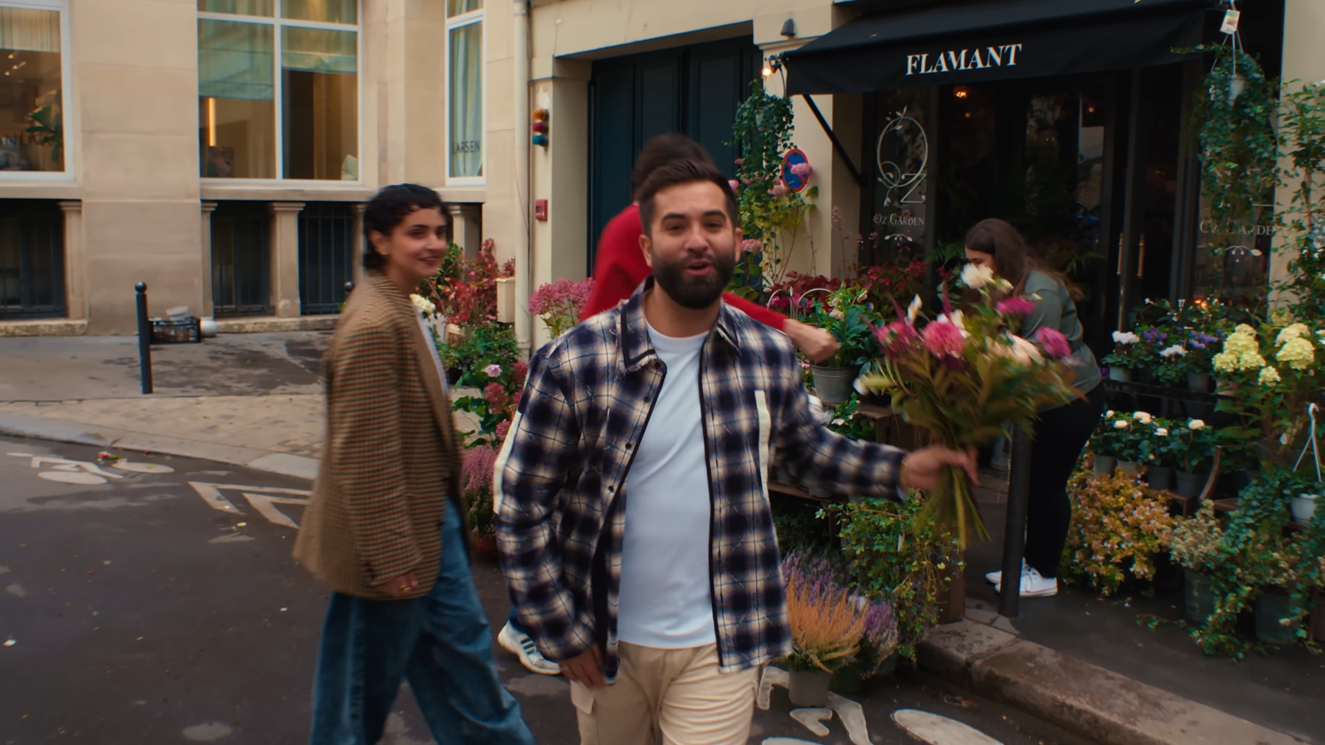Kendji Girac illumine l’automne avec son nouveau clip « Oublier »