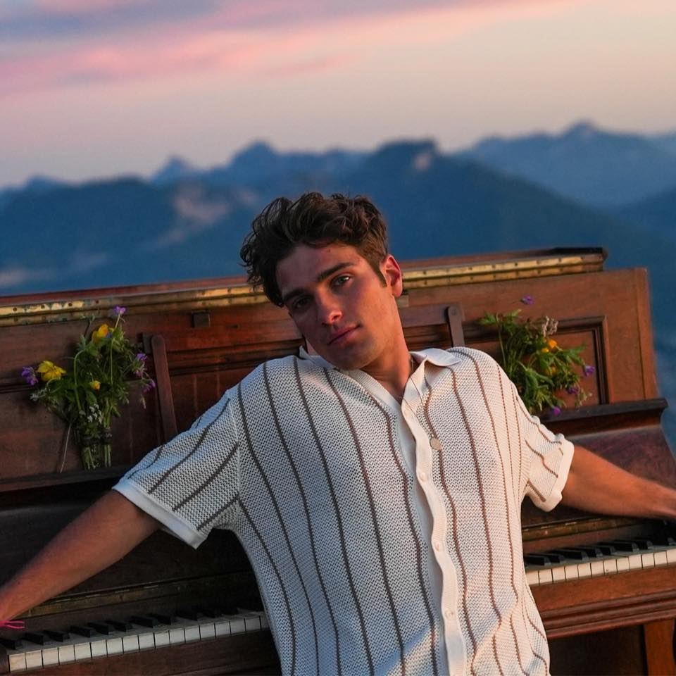 Jules Loewert transforme sa déception en lumière avec son single “Courant Éclair”
