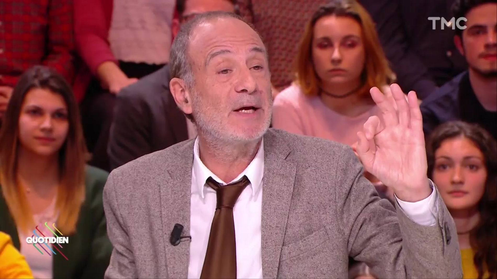 Gérard Miller placé en garde à vue : le psychanalyste visé par des accusations de viols et d’agressions sexuelles