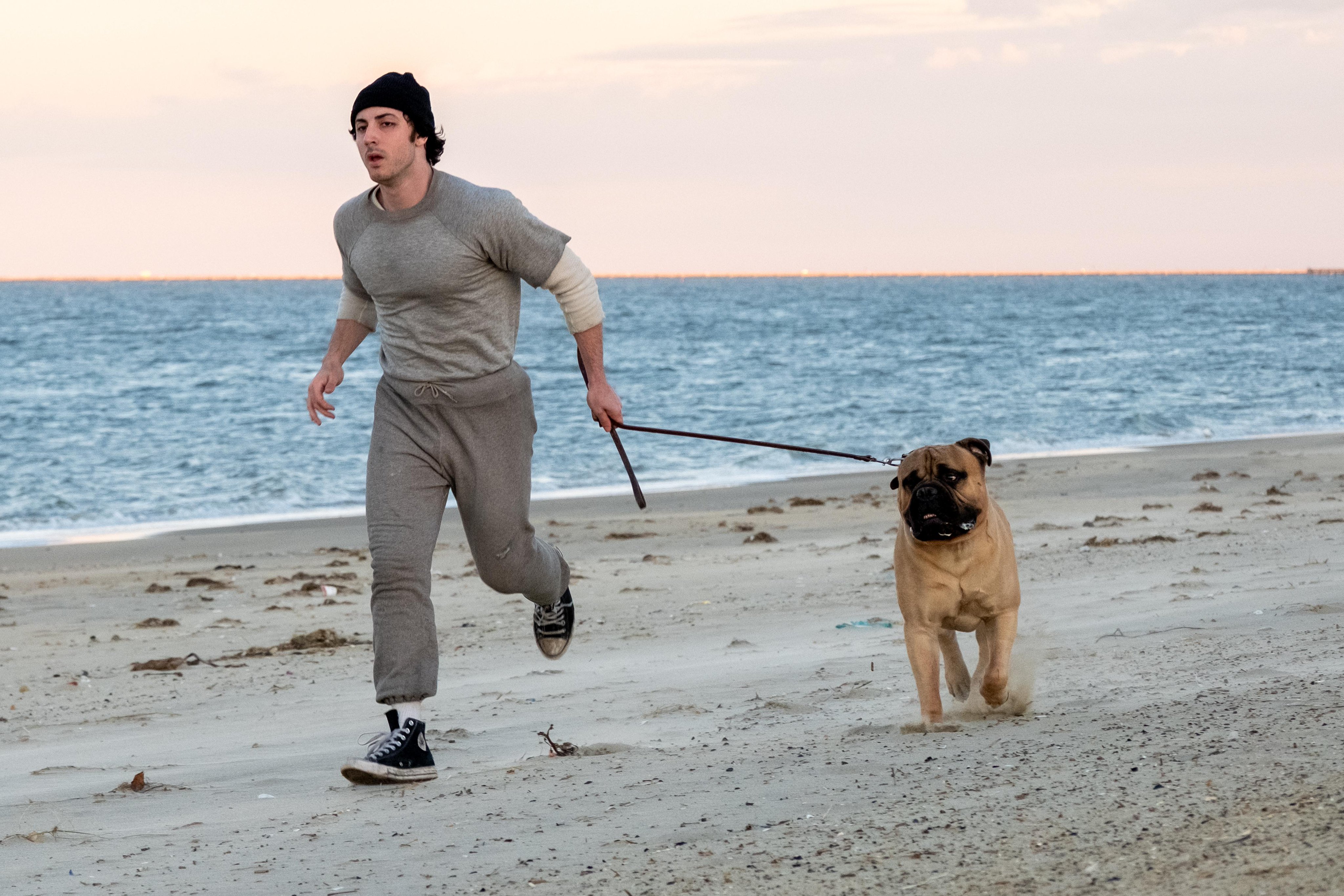 “I Play Rocky” : Amazon MGM dévoile la première image d’Anthony Ippolito en jeune Sylvester Stallone