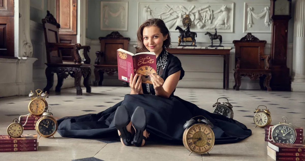 Netflix dévoile la bande-annonce de la série « Les Sept Cadrans » d’Agatha Christie