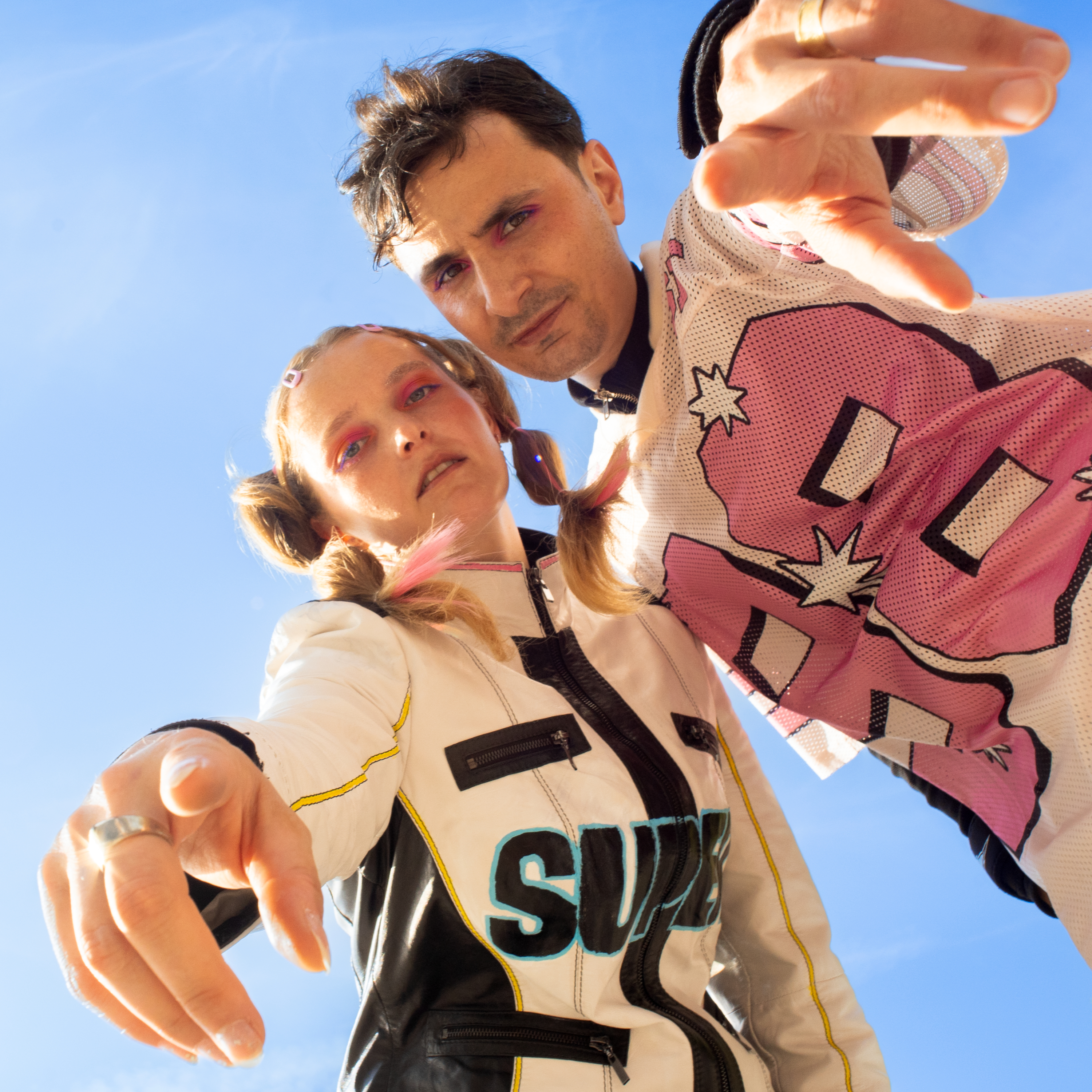 Fleur et Bleue électrisent la pop française avec “Super 98”