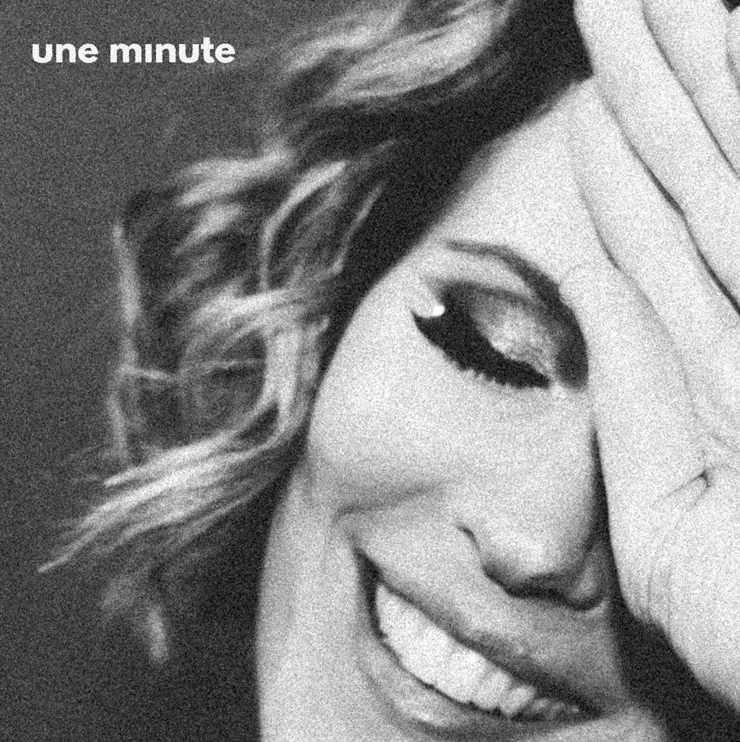 Lorie rend hommage à ses fans avec le titre inédit “Une minute”