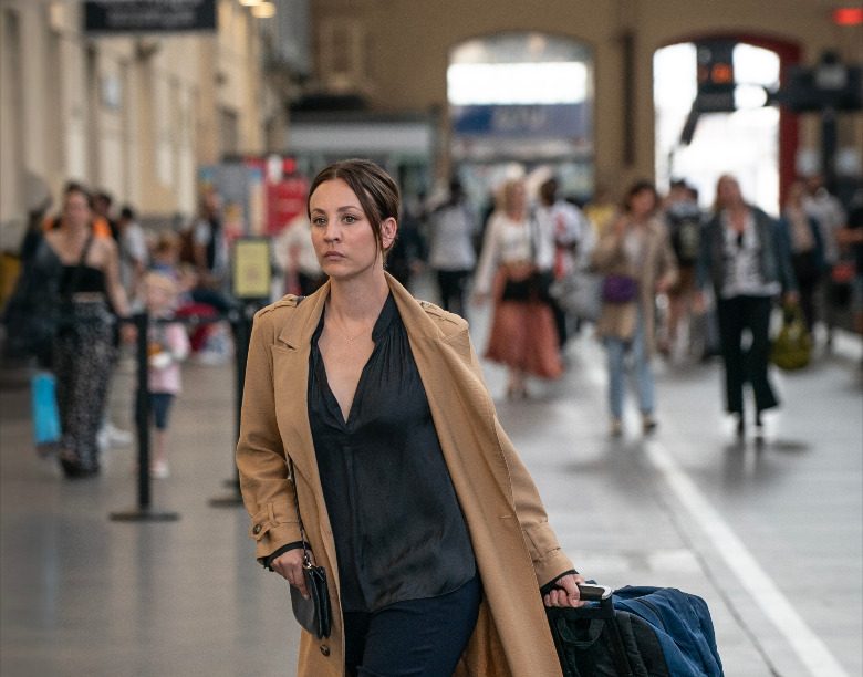 Kaley Cuoco revient dans le thriller mystérieux Vanished tourné en France (VIDEO)