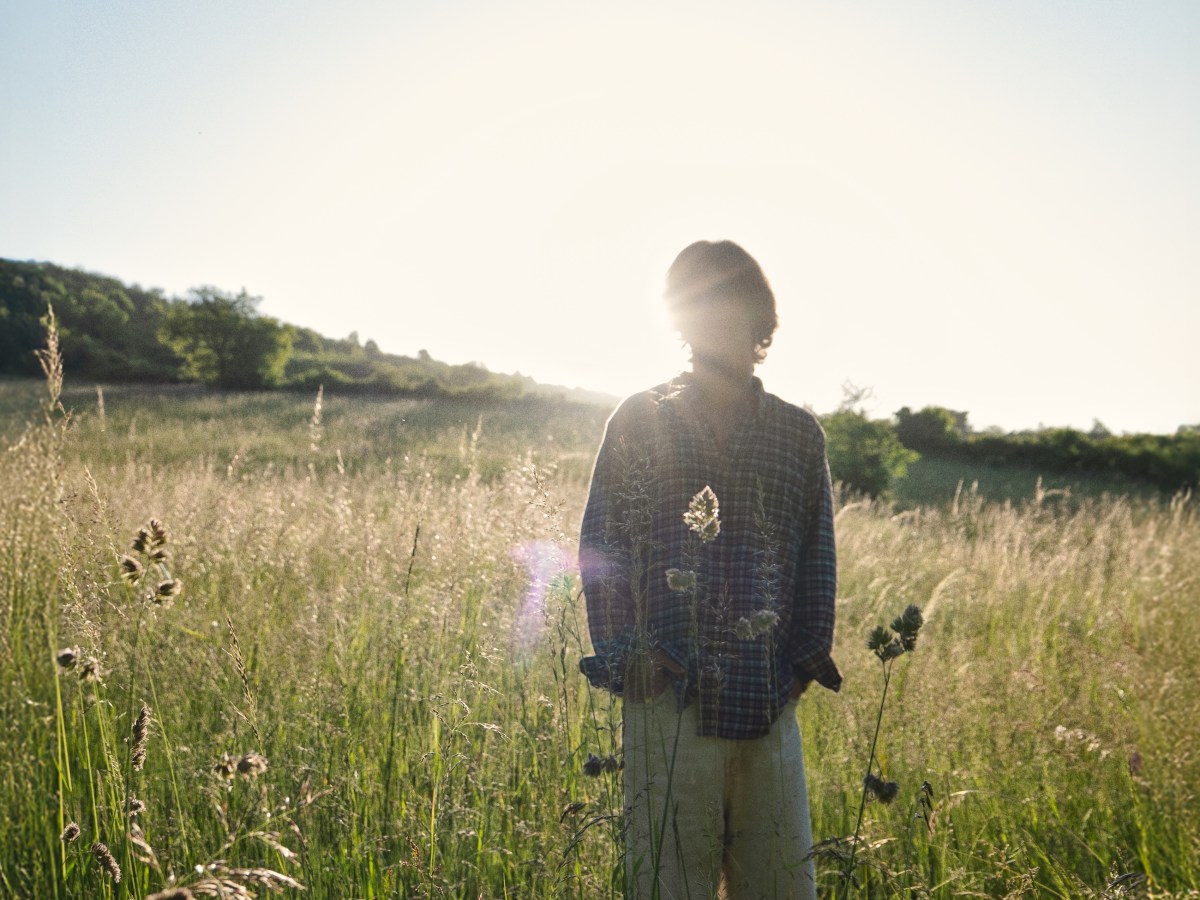 Felix Antonio signe une ballade lumineuse et intime avec « Waiting for the Sun to Rise&nbsp;»