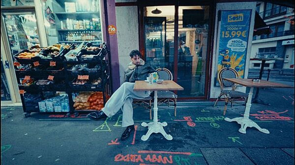 Joey Larsé dévoile Beautiful Sad, un EP introspectif et mélodique