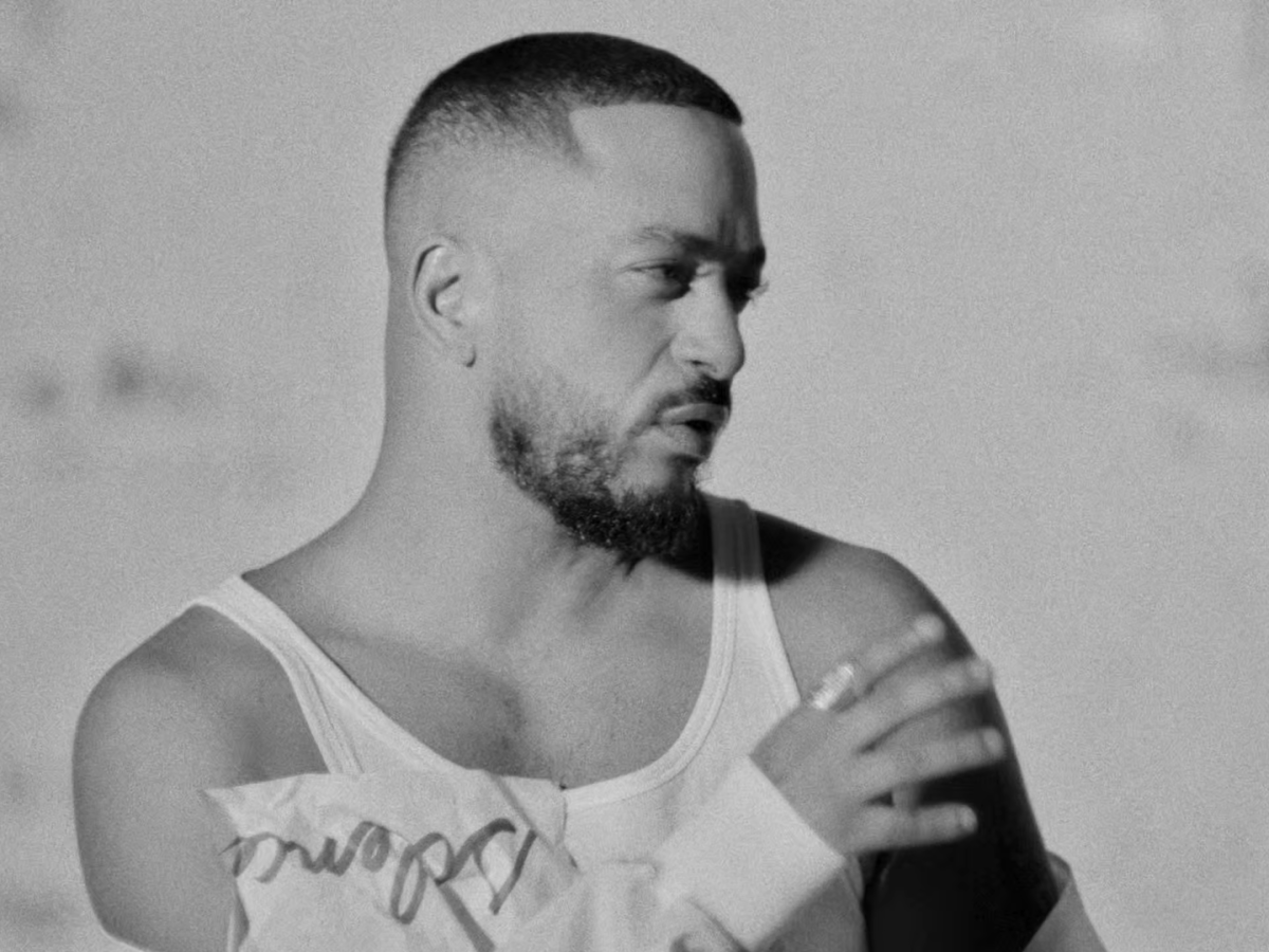 Slimane bouleverse avec “Première fois” : Un clip épuré qui marque un tournant&nbsp;émotionnel