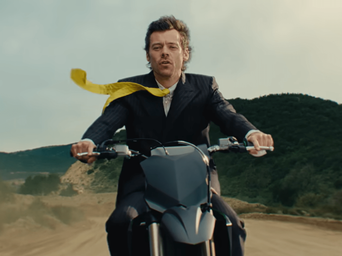 Harry Styles en mode blockbuster : le clip spectaculaire de “American Girls” révèle une facette plus intime de la&nbsp;star