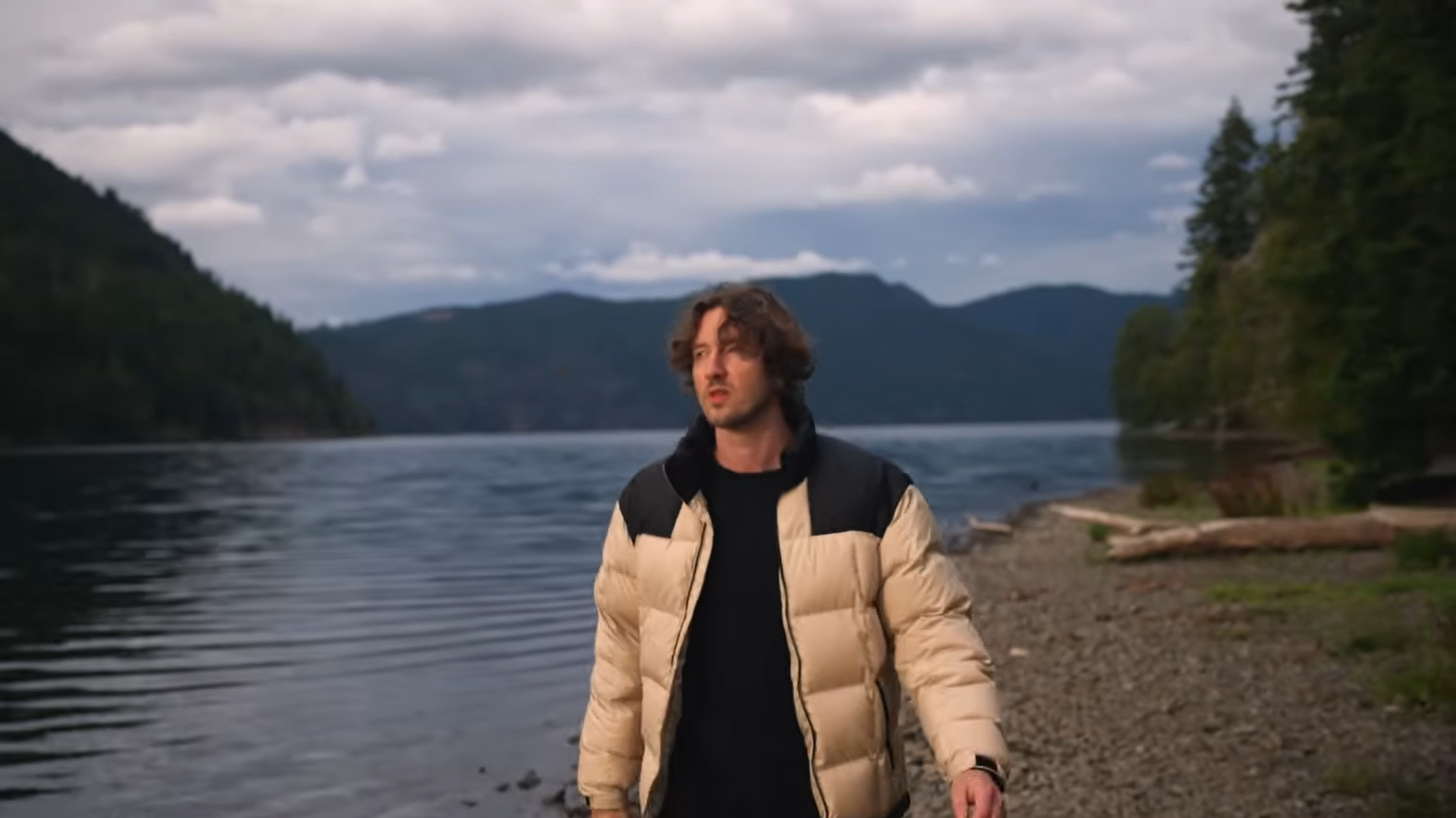 Dean Lewis explore la fugacité de la vie avec “Enjoy It While It Lasts” (VIDEO)