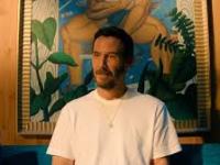 Keanu Reeves confronté à ses démons dans “Outcome”, la comédie noire événement signée Jonah&nbsp;Hill