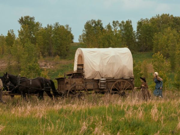 “La Petite Maison dans la prairie” : Netflix fixe la date et renouvelle déjà la&nbsp;série