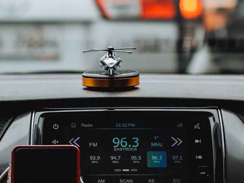 La radio en danger dans les voitures : l’industrie musicale demande des garanties aux pouvoirs&nbsp;publics