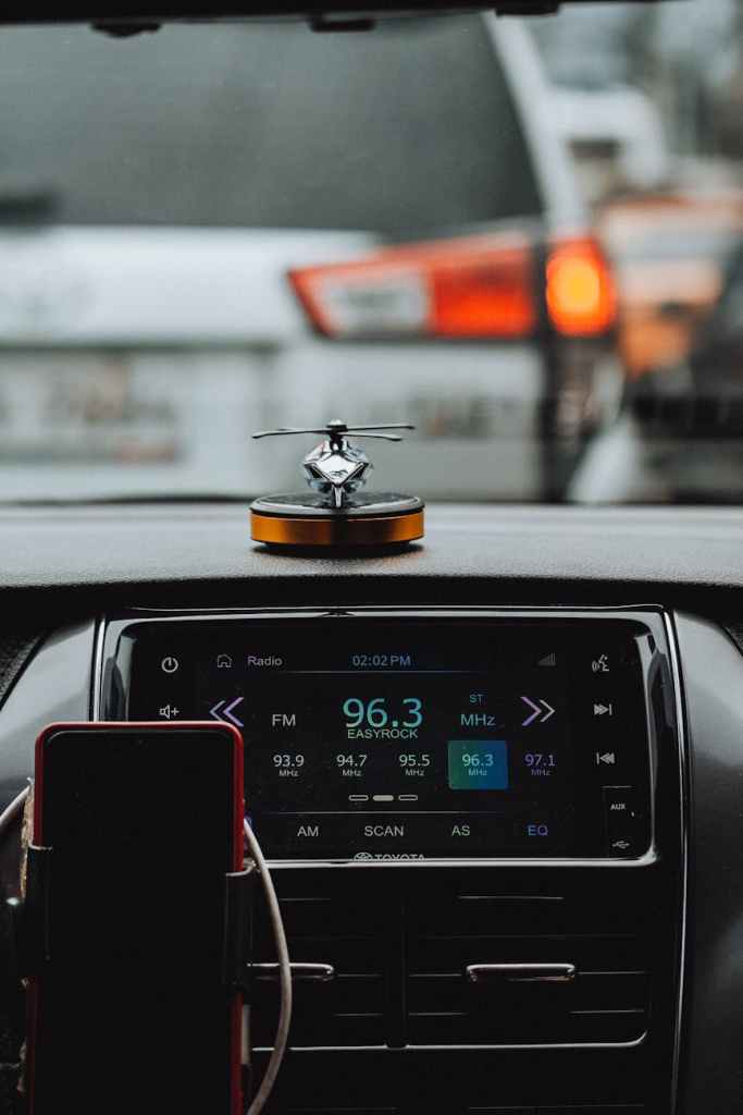 La radio en danger dans les voitures : l’industrie musicale demande des garanties aux pouvoirs&nbsp;publics