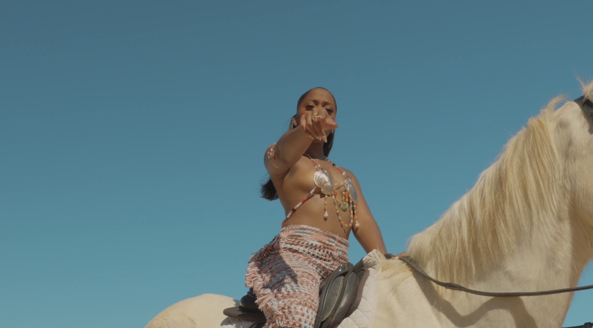 MEEA dévoile “Attitude”, un premier single entre sensualité, lucidité et affirmation de soi