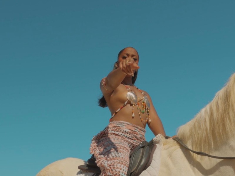 MEEA dévoile “Attitude”, un premier single entre sensualité, lucidité et affirmation de&nbsp;soi