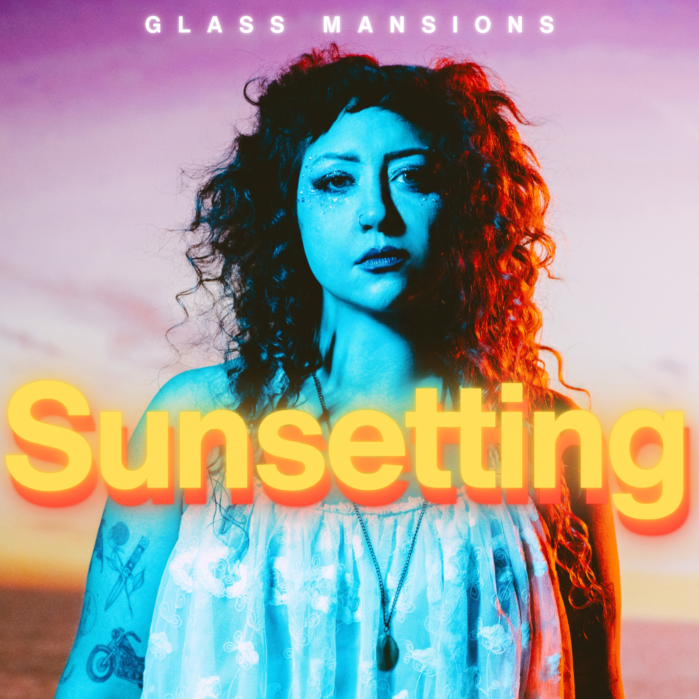 Glass Mansions dévoile « Sunsetting », un clip alt-pop intense et cinématographique