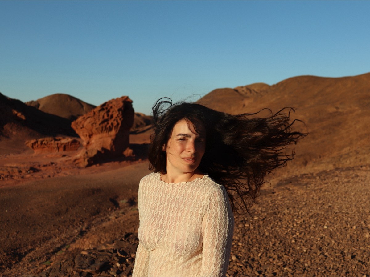 “Solaire” : Yael Naïm signe un clip puissant et introspectif sur la renaissance&nbsp;intérieure