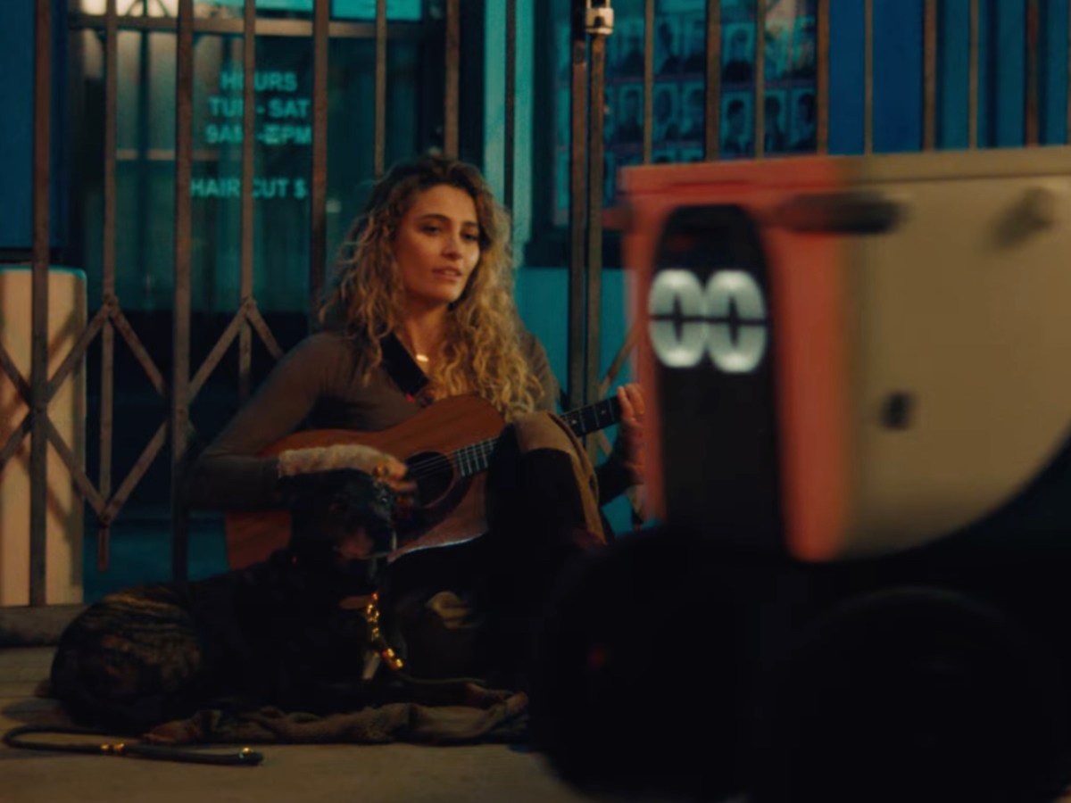 Paris Jackson dévoile “Zombies in Love”, un clip puissant entre émotion brute et critique&nbsp;moderne