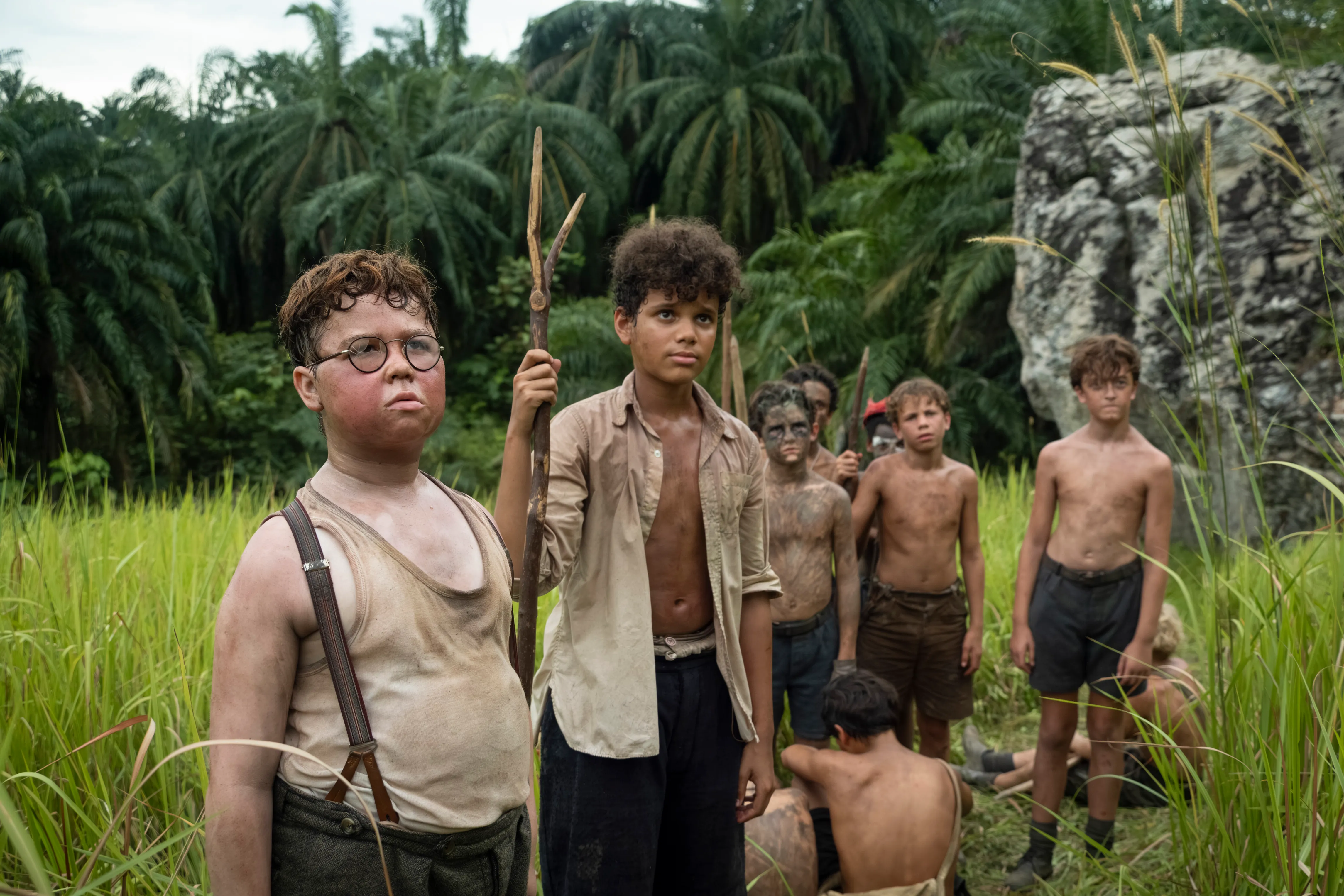 Netflix s’attaque à un chef-d’œuvre dérangeant : “Sa Majesté des mouches” revient dans une adaptation aussi sombre que fascinante