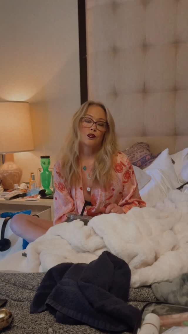 Christina Applegate hospitalisée : Inquiétude autour de la star en pleine lutte contre la sclérose en plaques