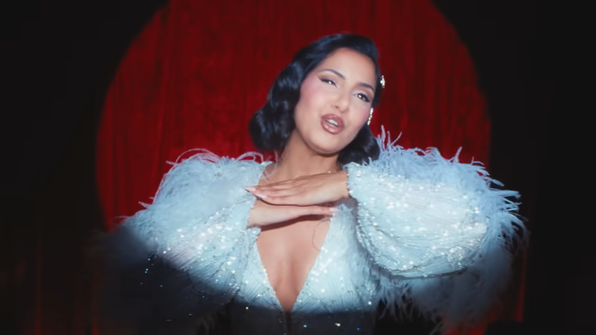 Oria crée l’événement avec le clip de “Soirée mondaine” : Une révélation française entre héritage et modernité