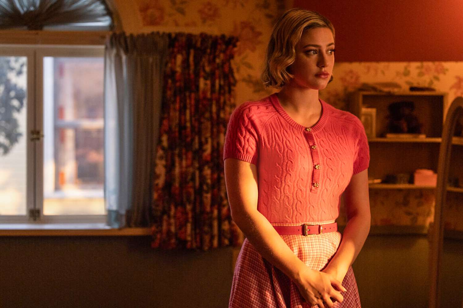 Quand Lili Reinhart brise le silence sur les coulisses troublantes d’un tournage malsain