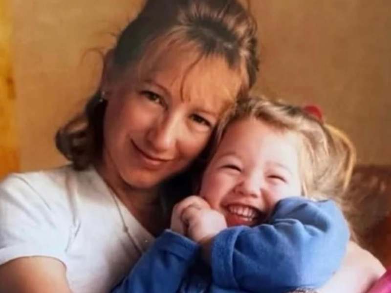 « J’ai perdu la moitié de mon cœur » : L’hommage bouleversant de Laura Smet à sa mère Nathalie Baye émeut la France&nbsp;entière