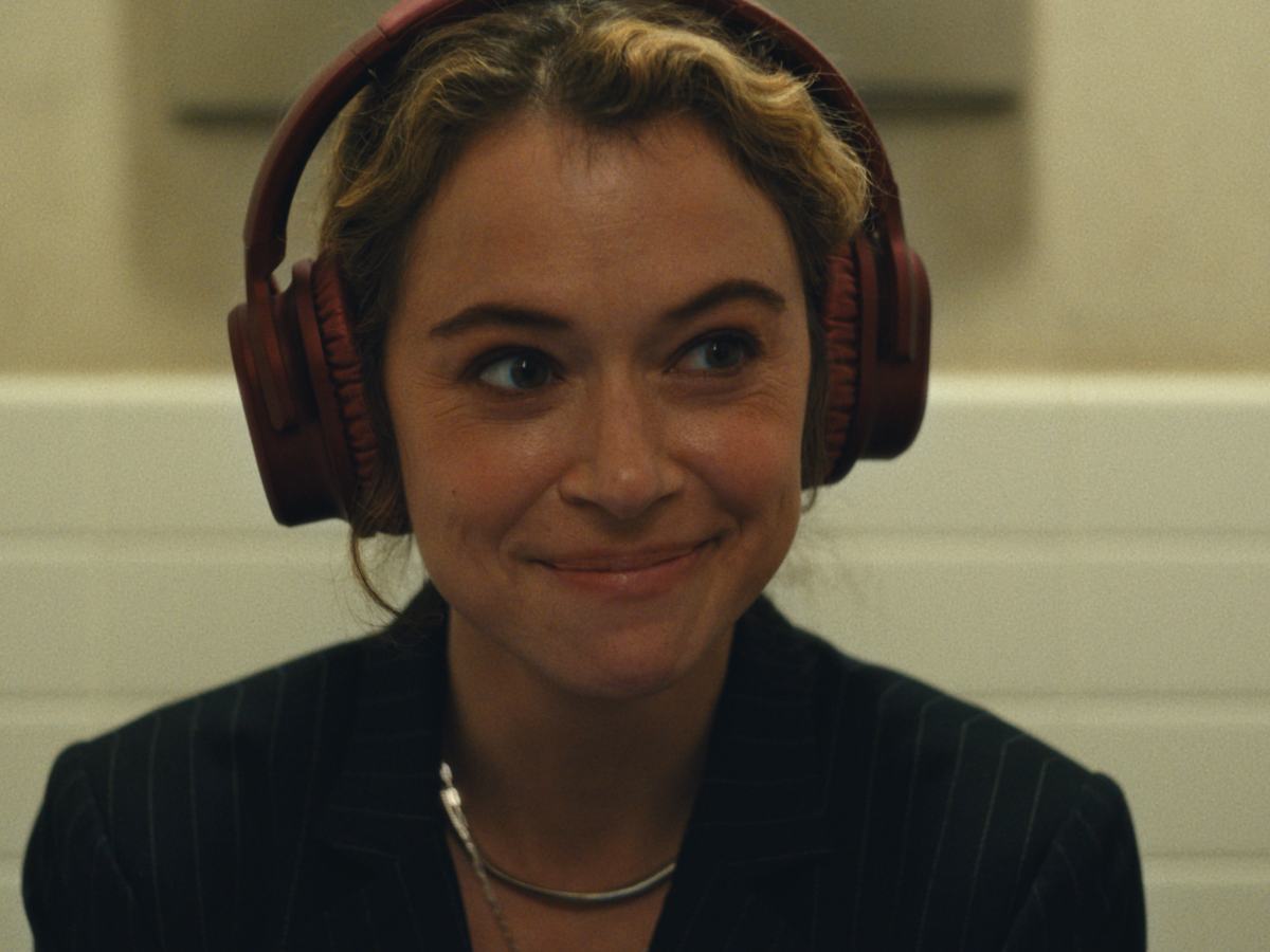 Apple TV+ frappe fort avec Tatiana Maslany : “Plaisir Maximum Garanti” dévoile un teaser aussi intrigant que&nbsp;déroutant