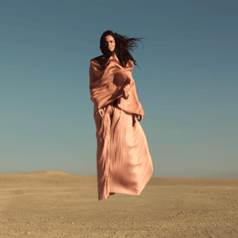 Yael Naim bouleverse avec « Blame » : Le retour incandescent d’une artiste en pleine&nbsp;renaissance