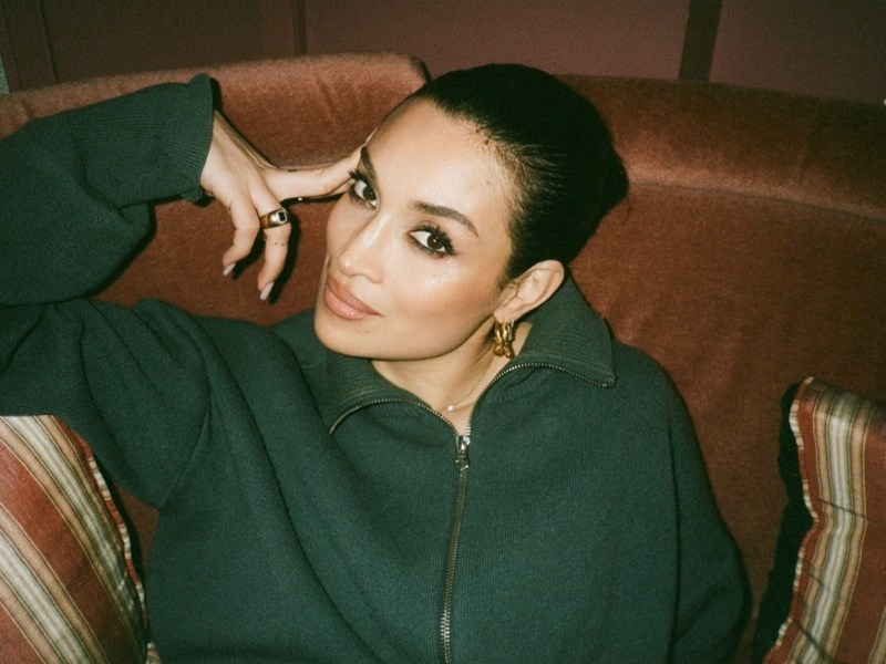 Camélia Jordana dévoile “On se quitte”, un nouveau single intime aux influences soul, pop et&nbsp;orientales