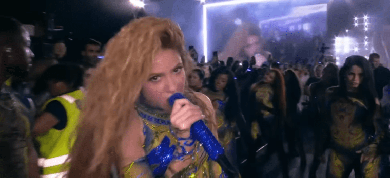 Shakira électrise Copacabana : Deux millions de spectateurs pour un show historique au Brésil&nbsp;(VIDEO)