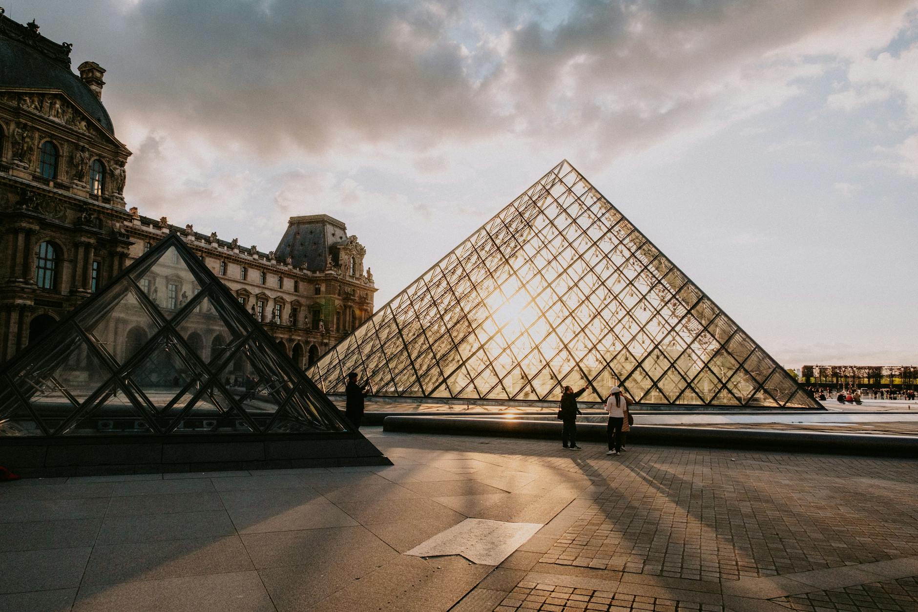 Le casse historique du Louvre bientôt porté à l’écran par Romain Gavras