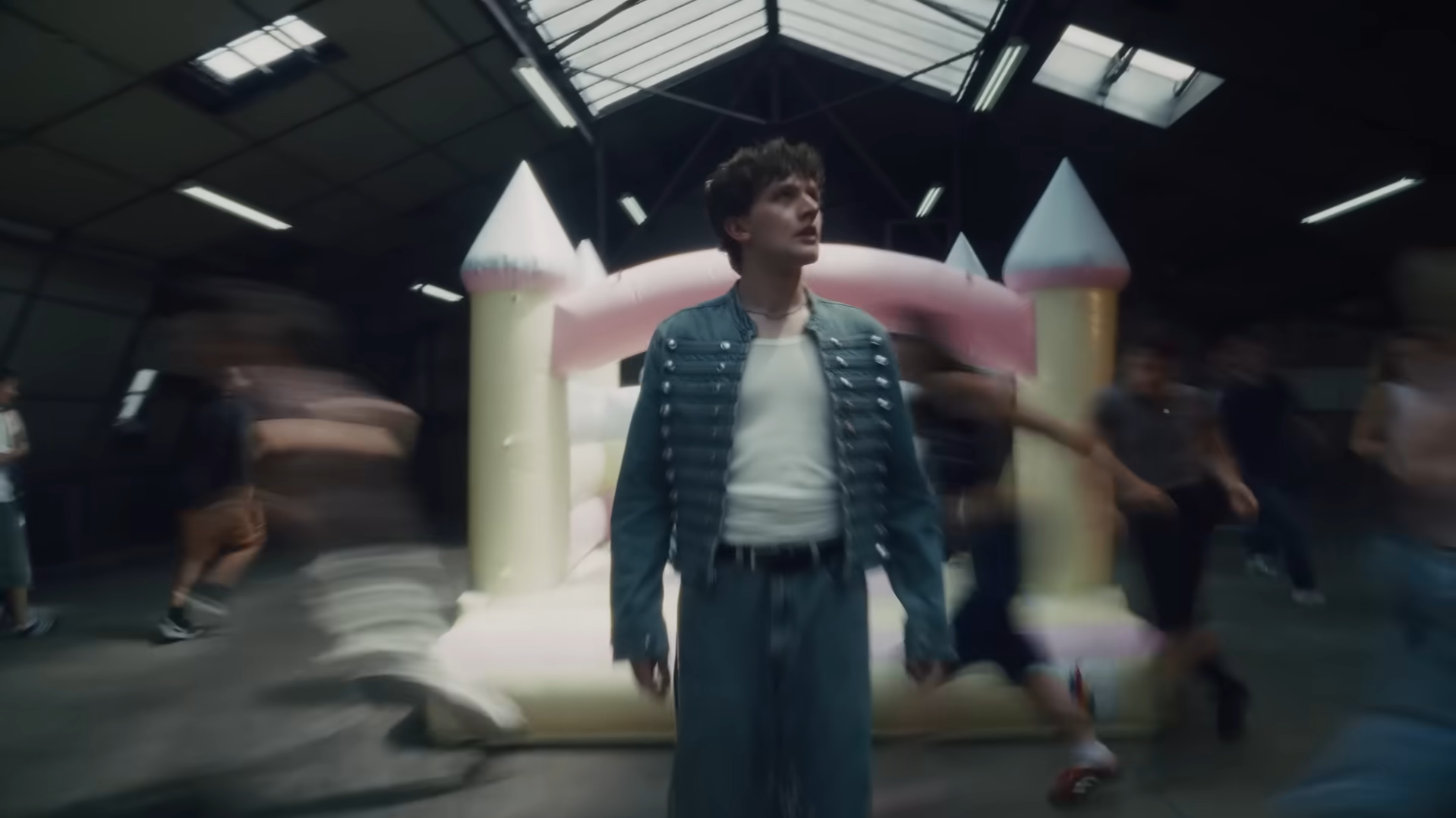 Star Academy : Bastiaan frappe fort avec “Château”, un premier single très attendu  et un super clip