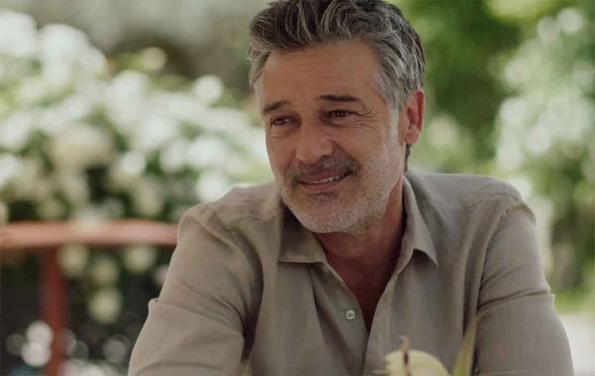 Affaire Stéphane Blancafort : L’acteur d’Ici tout commence annonce qu’il va porter plainte contre Catherine Davydzenka