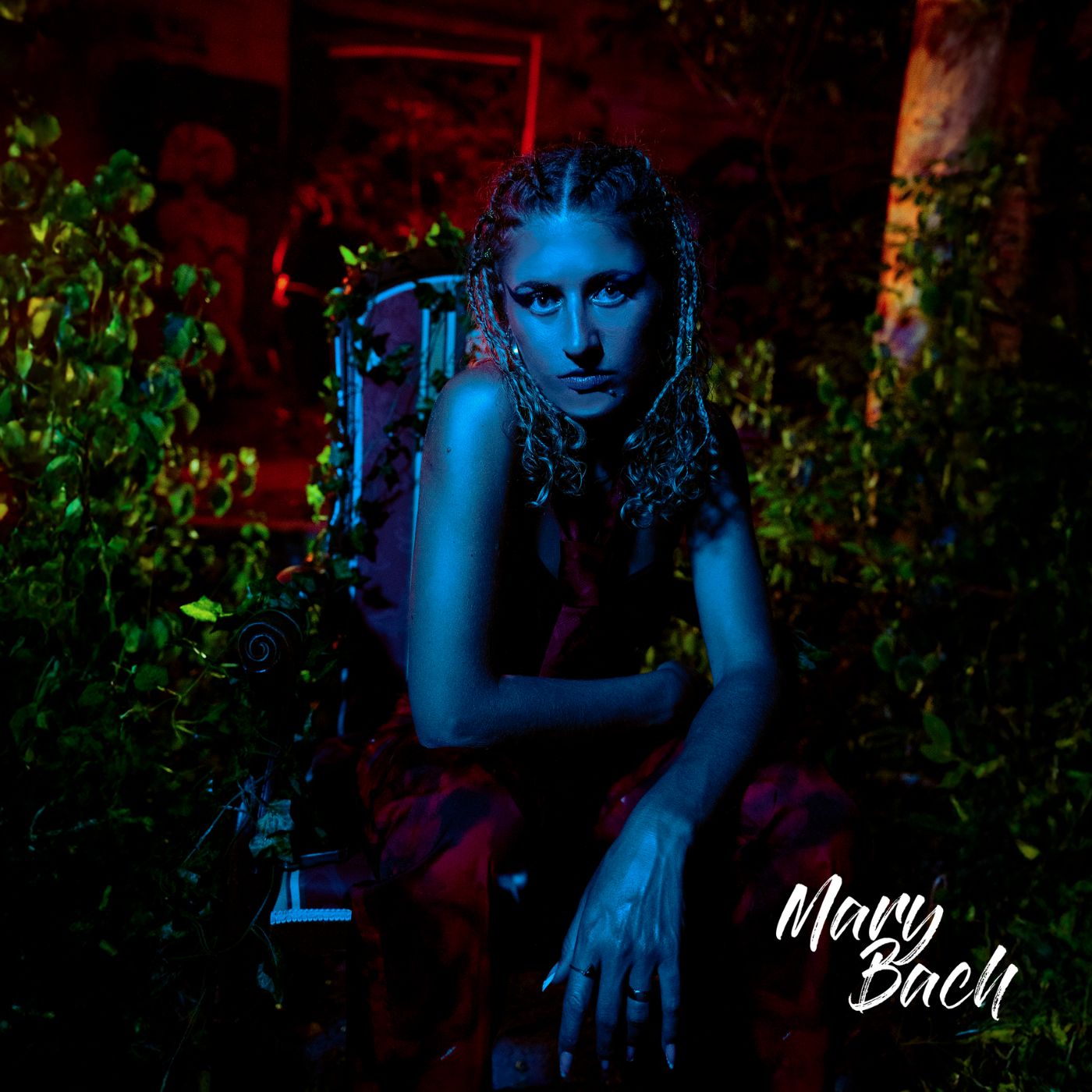 Mary Bach dévoile « Le Monstre qui pleure », une chanson bouleversante au cœur d’un EP marqué par l’absence