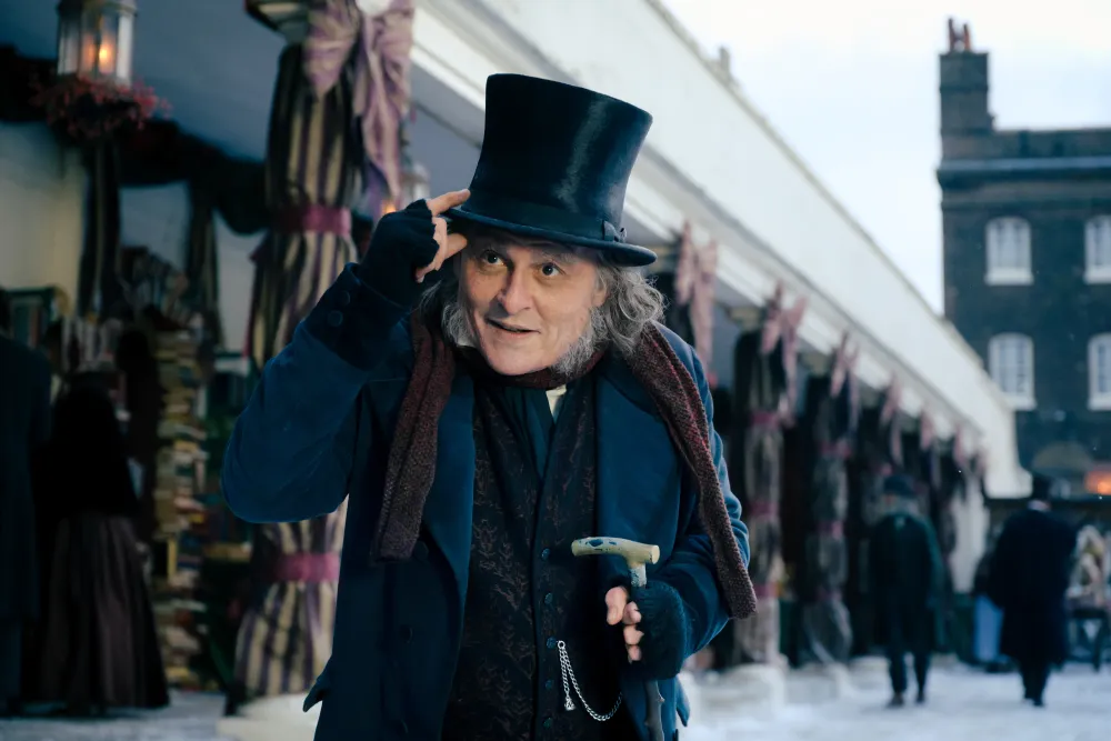 Johnny Depp méconnaissable en Ebenezer Scrooge : la bande-annonce de ce nouveau « Christmas Carol » horrifique fait sensation
