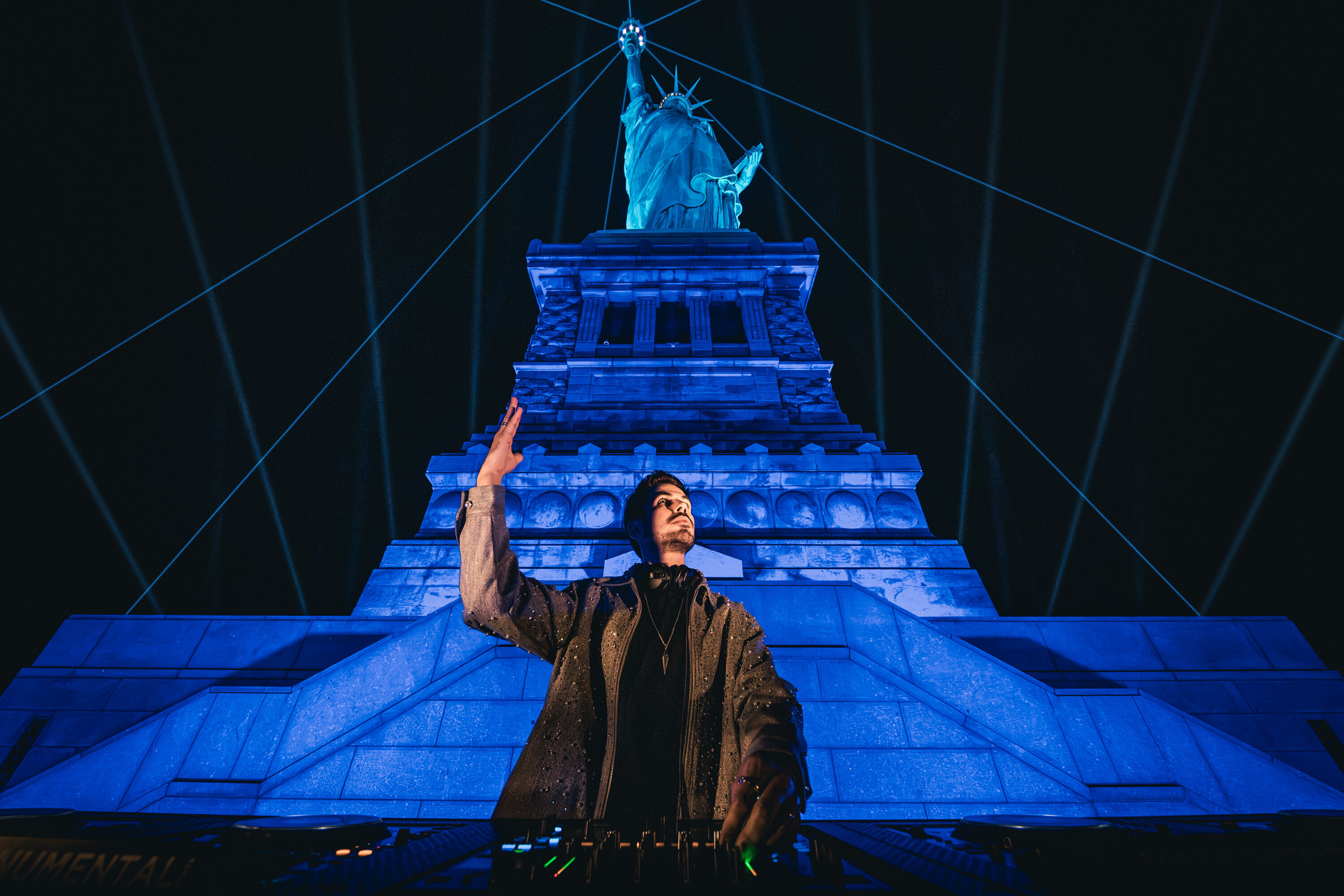 Michael Canitrot dévoile « Arcadia », le nouveau titre qui a fait vibrer la Statue de la Liberté