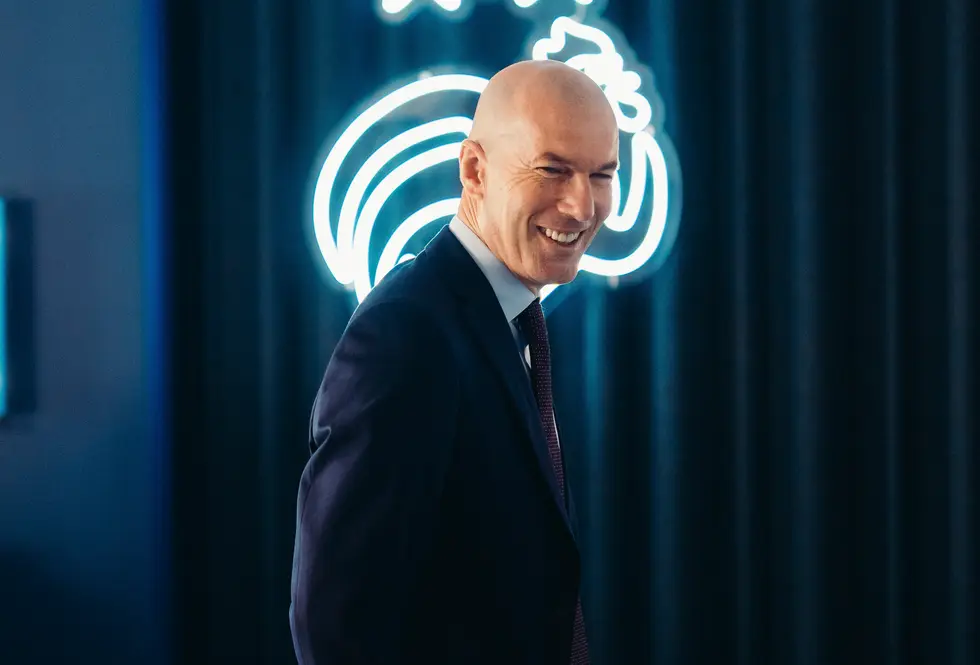 Zinédine Zidane dévoile son staff chez les Bleus : David Bettoni et Fabien Barthez, les figures fortes de la nouvelle équipe de France, mais où sont les femmes?
