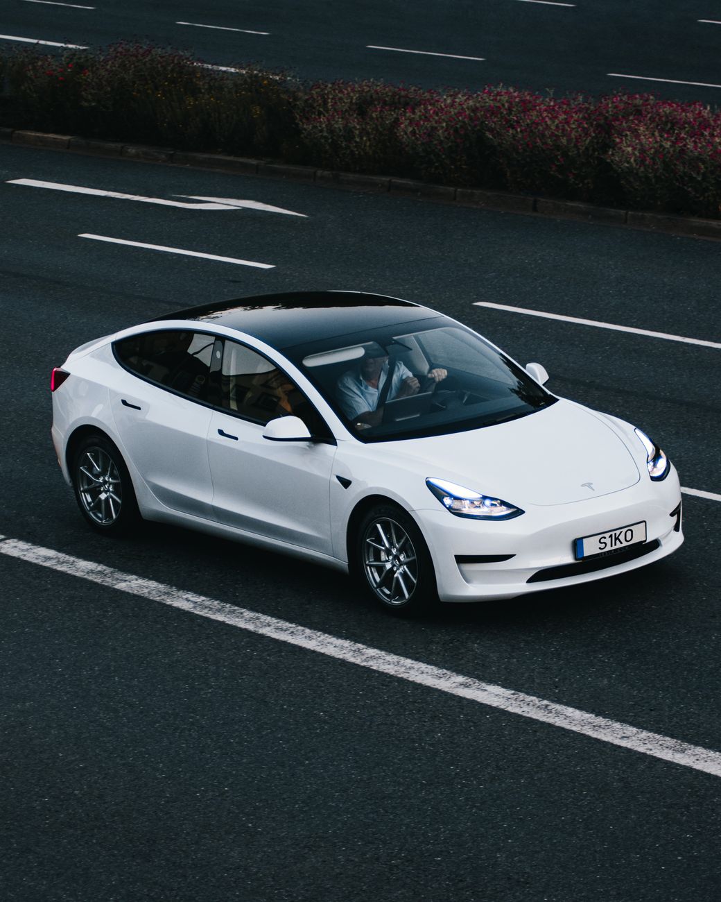 Tesla accélère en France : Les tests de conduite autonome franchissent une nouvelle étape mais l’autorisation reste incertaine