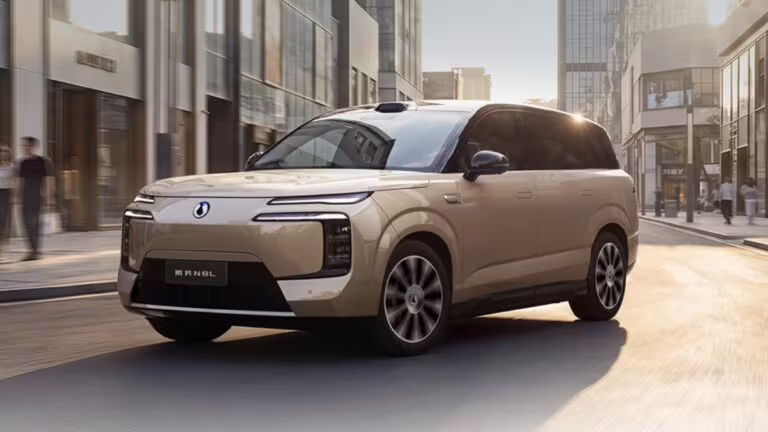 960 km d’autonomie et 5 minutes de recharge : Denza dévoile un SUV électrique qui donne le tournis