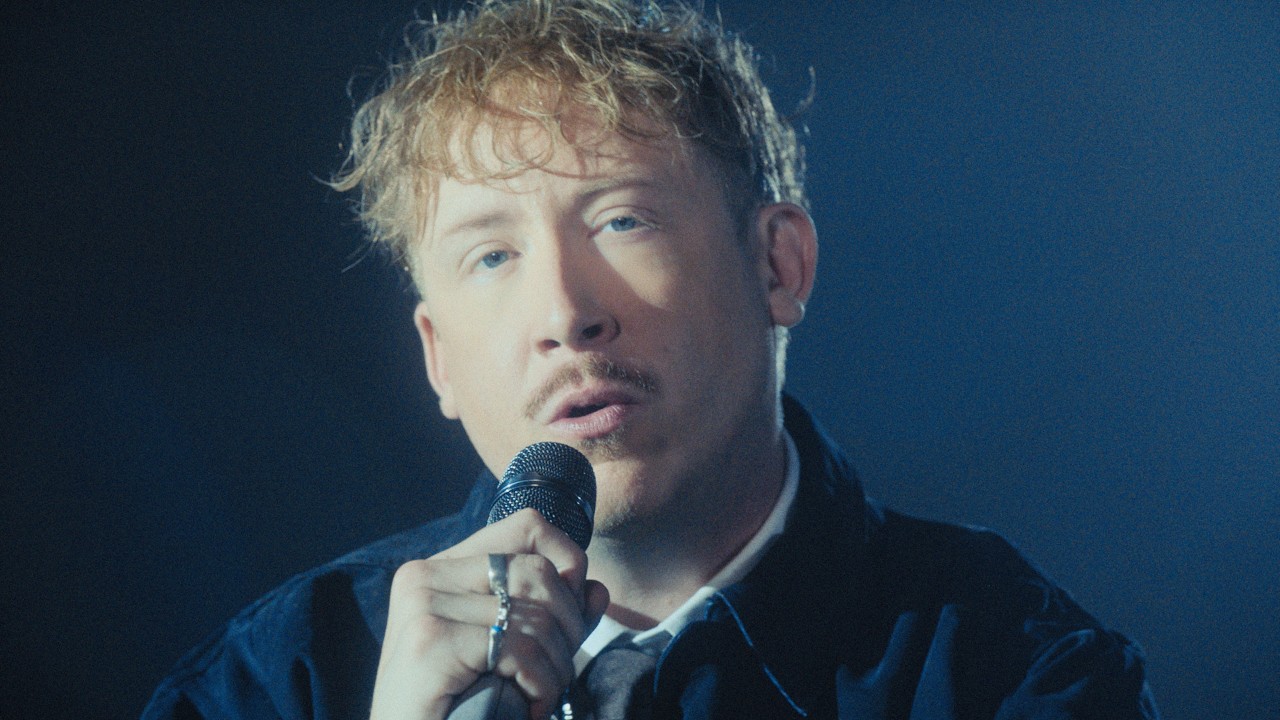 Eddy de Pretto est de retour : « Sous influence » annonce son quatrième album et dévoile un clip saisissant